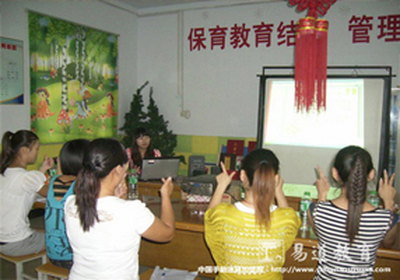 易道教育总部朱玲玲老师奔赴河南进行手脑速算师资培训